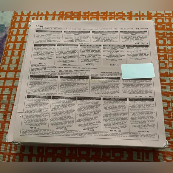 HiVi Makeup Gift Set - Picture 2 of 3